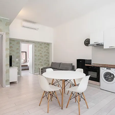 Hemeras Boutique Homes - 4 Design Homes In Center 아파트
