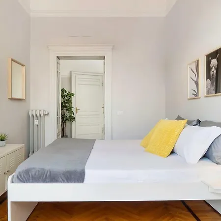 Hemeras Boutique Homes - 4 Design Homes In Center Milano
